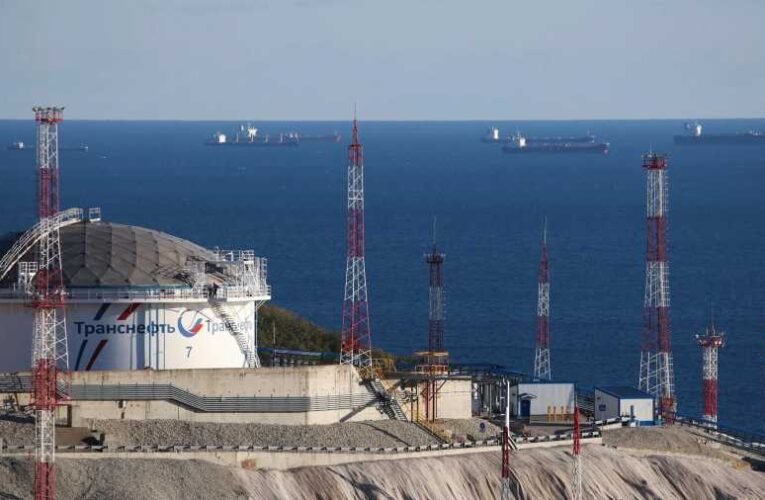 Kötjük az ebet a karóhoz és úgy viselkedünk, mintha az EU-n és a NATO-n kívül nem lenne élet