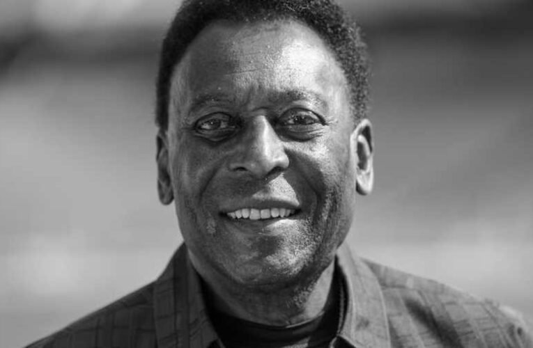 Elhunyt Pelé