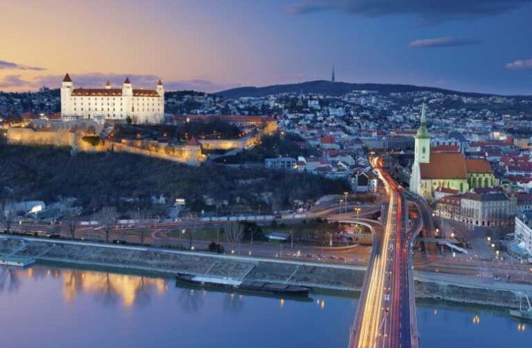 Megbukott a szlovák kormány a parlamenti bizalmi szavazáson