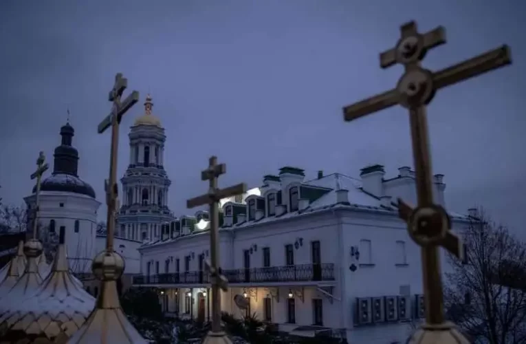 Nyílt egyházüldözés: Zelenszkijék megszavazták az Ukrán Ortodox Egyház betiltását (+videó)