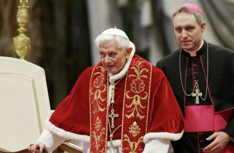 Georg Gänswein: Életem XVI. Benedek pápa mellett