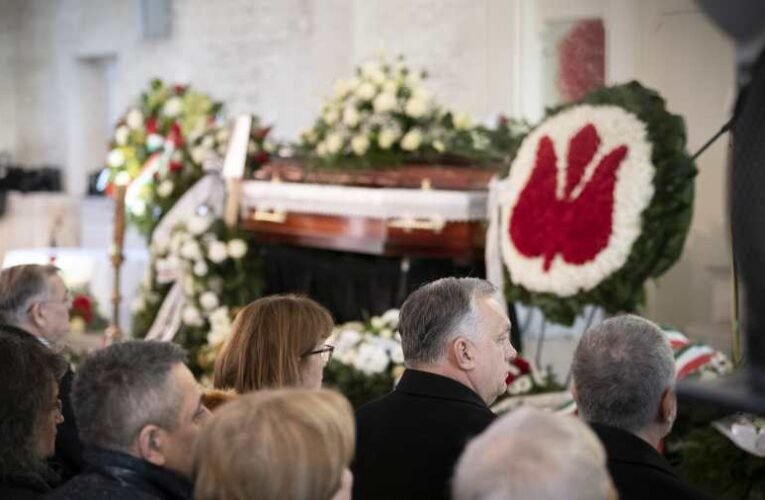 Ma vettek végső búcsút Duray Miklóstól