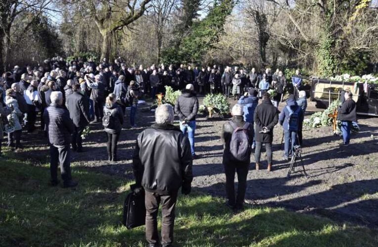 Eltemették Nagy Lászlót, a 2006-os utcai összecsapásokban megsérült hazafit