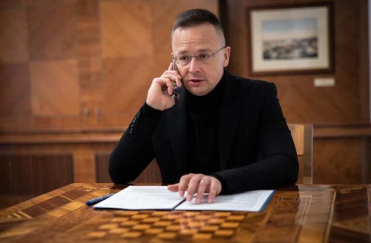 Szijjártó Péter: a kommunikációt fenn kell tartani, különben nincs remény a békére