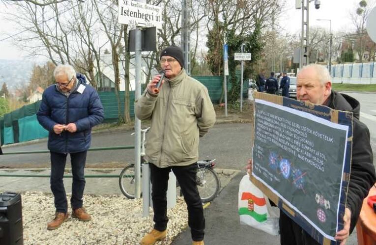 Az Ukrajnához fűződő diplomáciai kapcsolat felfüggesztését követelték a Békefórum budapesti tüntetésén