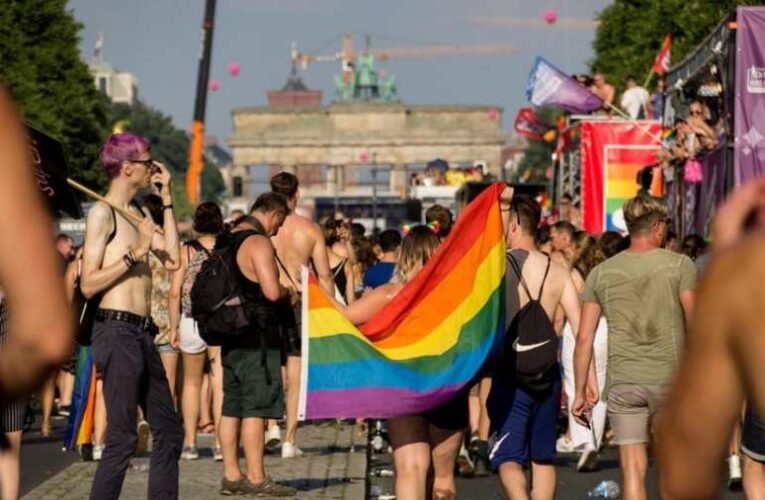 A szlovák lap is felháborítónak tartja a magyar gyermekvédelmi törvény támadását