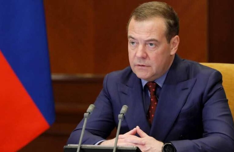 Medvegyev: a terroristák csak az erő nyelvén értenek, meg kell semmisíteni őket