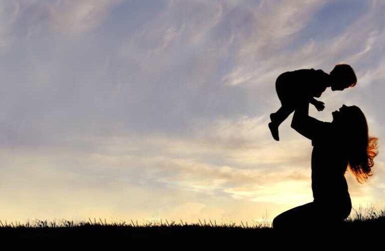 Évi 900 ezer forint adómegtakarításhoz is juthatnak a 30 év alatti anyák 2023-tól