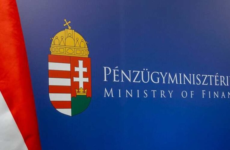 Varga Mihály: Magyarország sikeresen bocsátott ki devizakötvényeket