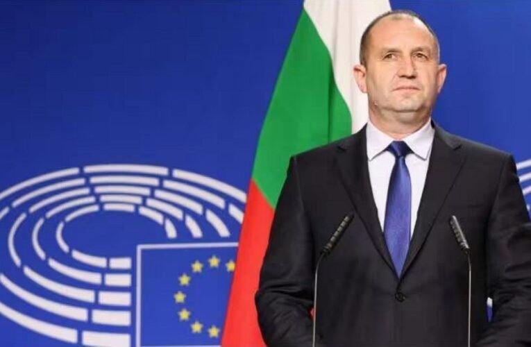 Bolgár elnök: a fegyverszállítás azt jelenti, hogy benzinnel oltjuk a tüzet
