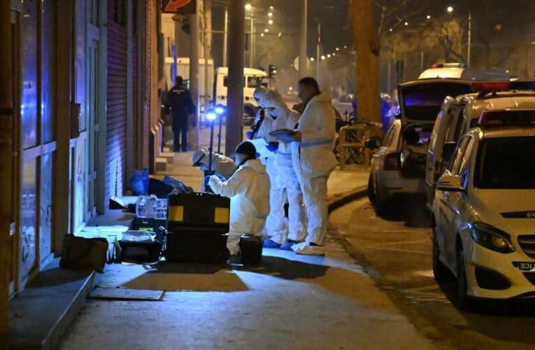 Halálra késeltek egy rendőrt Budapesten, másik két társa megsebesült
