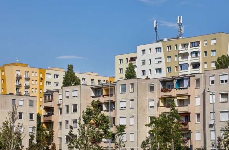 Hogyan készülnek kiszervezni alólunk a társasházi tulajdonunkat – egy törvénytervezet elemzése