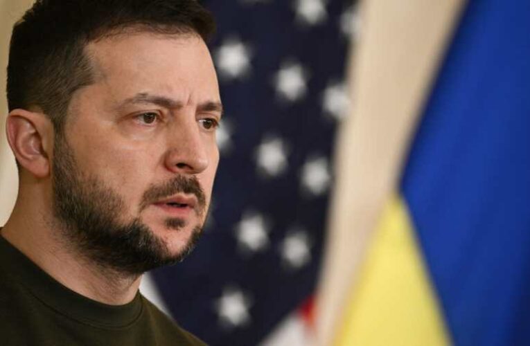 Zelenszkij pártja törvénymódosítást javasol, hogy katona is lehessen védelmi miniszter
