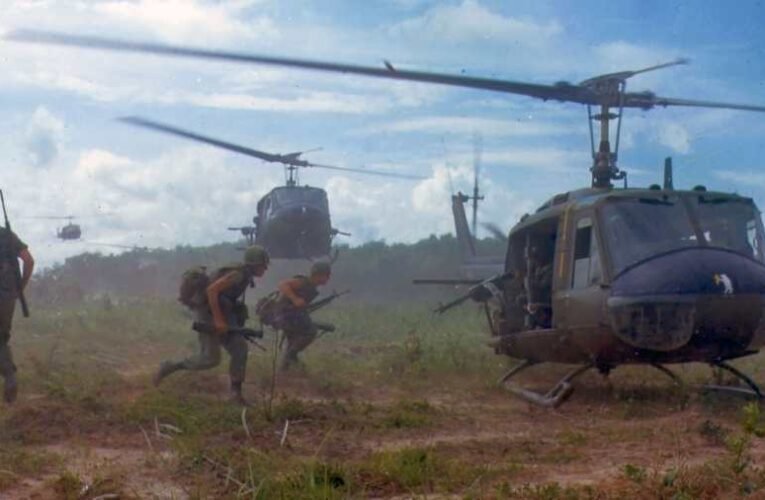 Ausztrál professzor: Amerika úgy hagyja hátra a „nyerhetetlen” ukrajnai háborút, mint a vietnámit