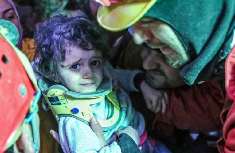 Török-szíriai földrengés – Menczer Tamás: folyamatosan nő a kimenekített emberek száma