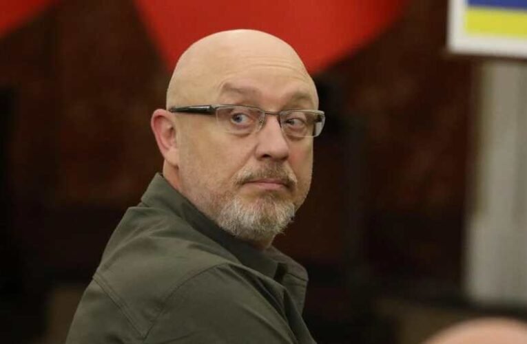 Ukrán védelmi miniszter: nem lehet kizárni Bahmut elestét