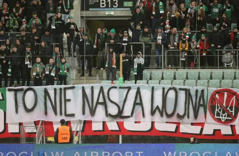 Lengyel szurkolók: „ez nem a mi háborúnk!”