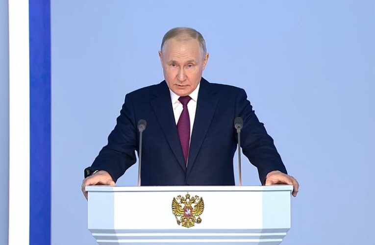 Itt a Kreml válasza arra, hogy Putyint dublőr helyettesíti