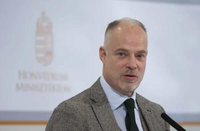 A honvédelmi miniszter is nyilatkozott Ruszin-Szendi Romulusz Tisza párti megnyilvánulásáról