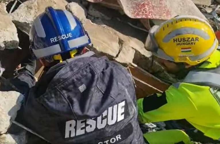 Törökország: Egyéves gyereket mentettek ki a magyar csapatok a romok alól (videó)