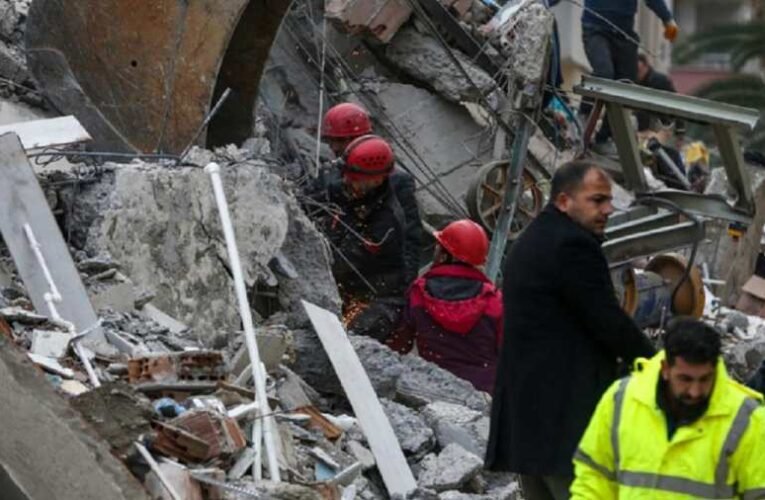 Egyre csak emelkedik a törökországi földrengés áldozatainak a száma