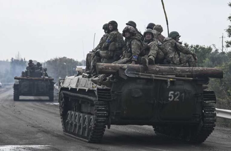 Donyecki tisztségviselő: tízezernyi ukrán katonát kerítettek be Bahmutban