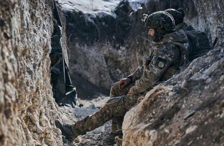 Zelenszkij ismét megosztotta egy náci jelvényes ukrán katona fotóját