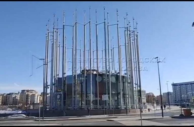 Netán nagymosás van Moszkvában? – Eltávolították az EU országok lobogóit az Európa térről