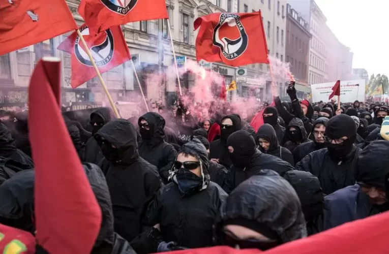 Antifa, mit tudunk a radikális hálózatról?