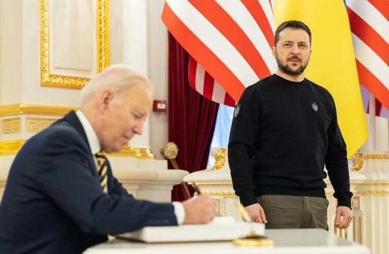 AP: Zelenszkij elismerte, hogy fél az amerikai politikai változástól