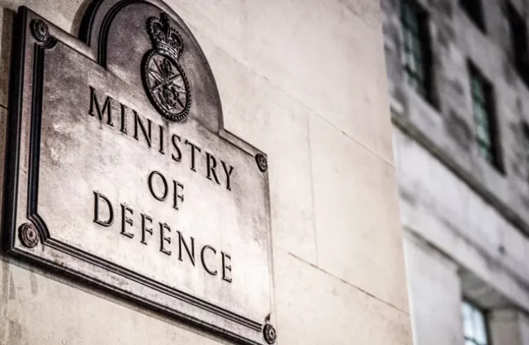 Brit védelmi minisztérium: a szegényített urániumtartalmú páncéltörő lövedéknek semmi köze a nukleáris fegyverekhez