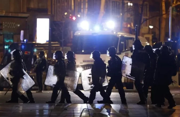 Franciaországban újabb összecsapások voltak az éjszaka folyamán