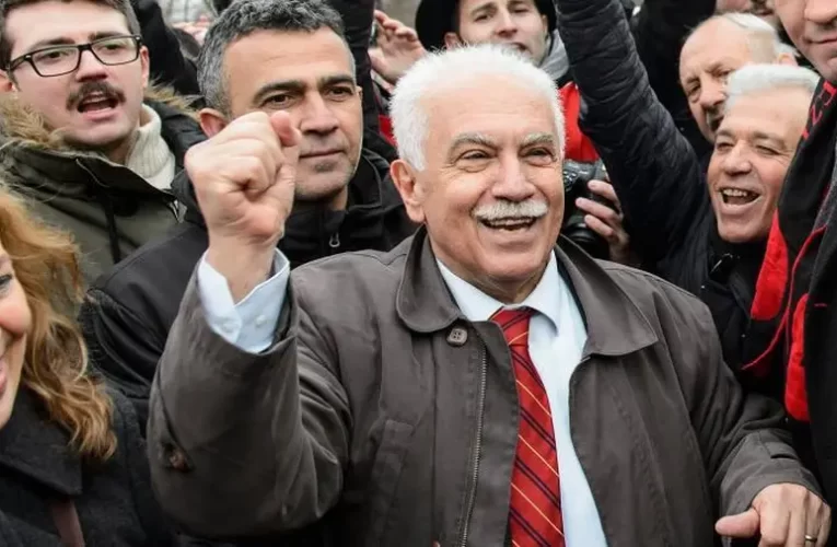 A török ​​elnöki posztra esélyes politikus váratlan bejelentést tett