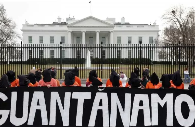 A kínaiak arról publikáltak jelentést, hogyan sértette meg az USA az emberi jogokat – pont az amerikai demokrácia-csúcs kezdetére időzítve