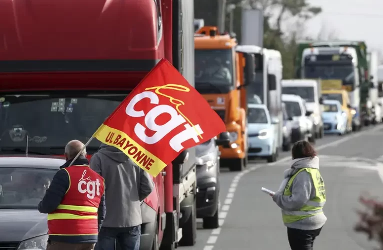 Egyre forróbb a helyzet Franciaországban, szaporodnak a tiltakozási gócok