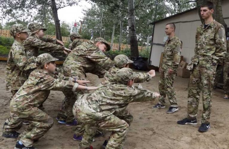 Tinédzsereket küldenek a frontra az ukránok