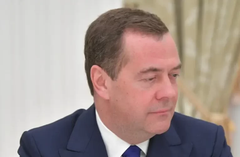 Medvegyev a nyugati békefenntartókról: „Báránybőrbe bújtatott farkasok”