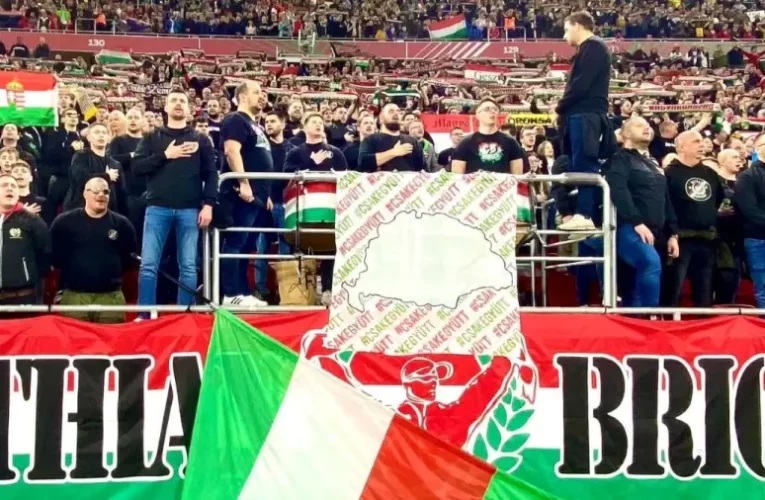 Visítanak a románok: A Puskás Arénában kitették a Nagy-Magyarország transzparenst a szurkolók