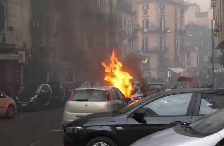 Miközben a németek a magyar szurkolóktól rettegnek, a frankfurtiak csatateret csináltak Nápolyból (videó)