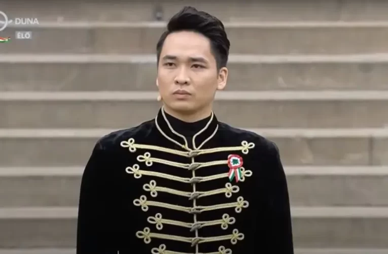 Egy liberális professzor kiakadt Ninh Long operaénekes ünnepi öltözete miatt, Orbán Balázs helyre tette