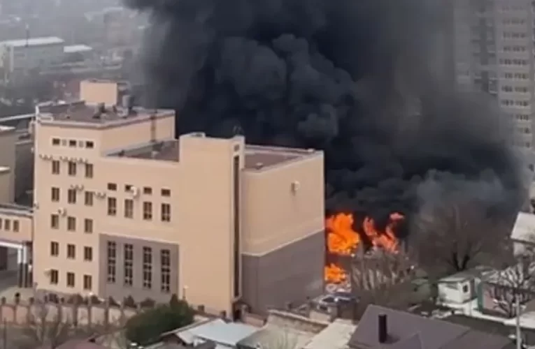 Oroszország: Robbanások és tűz az FSZB épületében (videó)