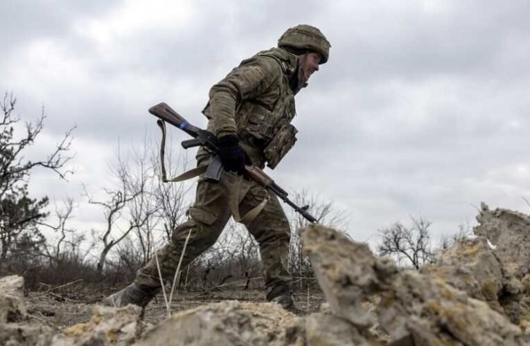 Ukrán harckocsizó az AFP-nek: „Bakhmut el fog esni”