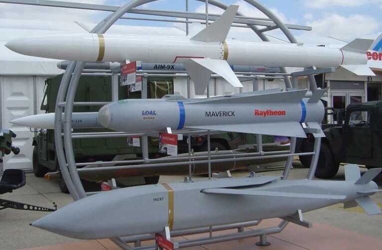 Amerikai hadiipari cégek pénzelnek európai parlamenti képviselőket