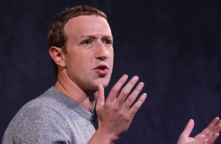 Zuckerberg újabb tízezer dolgozóját rúgja ki a Facebooktól
