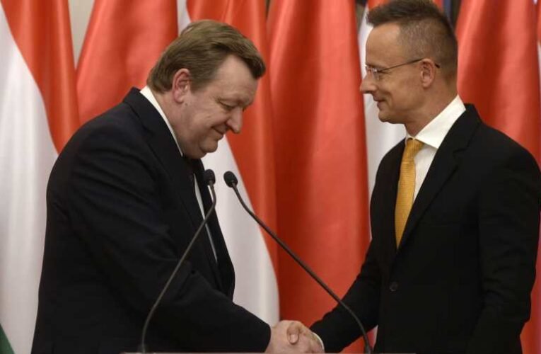 Szijjártó Péter: Belarusz és Magyarország a nehézségek ellenére dolgozik az együttműködés fejlesztésén