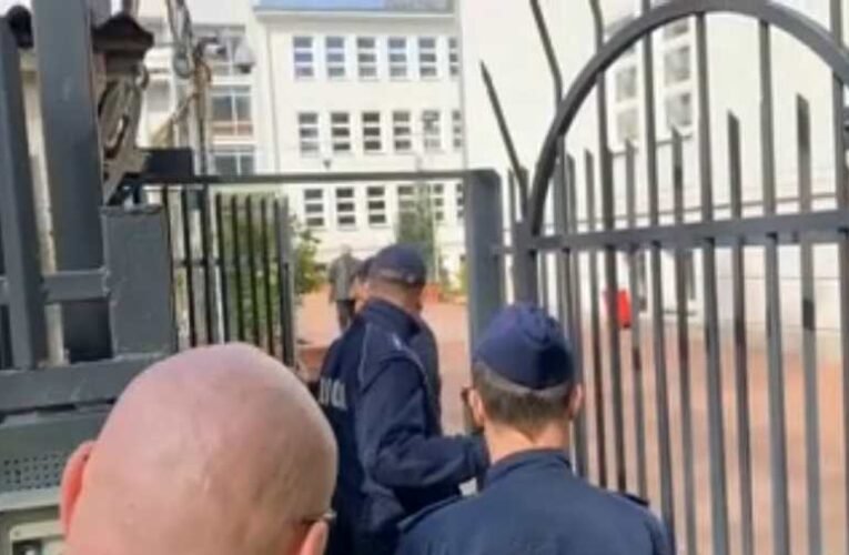 A lengyel hatóságok behatoltak a varsói orosz nagykövetség iskolájába, nem maradt el az orosz reakció sem
