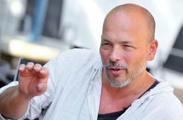 Egy Soros-hálózathoz kötődő aktivista szervezte a Belügyminisztérium előtti demonstrációt