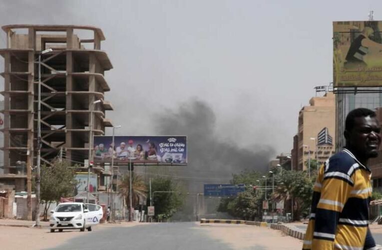 Brutális hatalmi harc kezdődött ma Szudánban a hadsereg és a félkatonai Gyorsreagálású Erők között