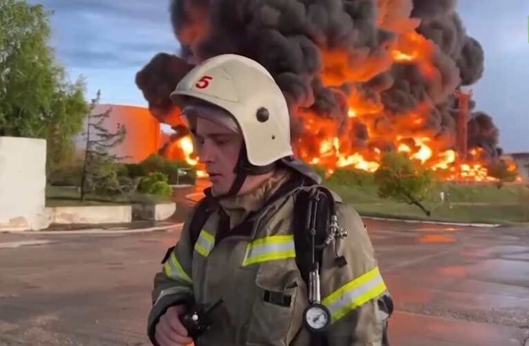 Ukrán dróntámadás: Lángol a szevasztopoli olajterminál (videó)