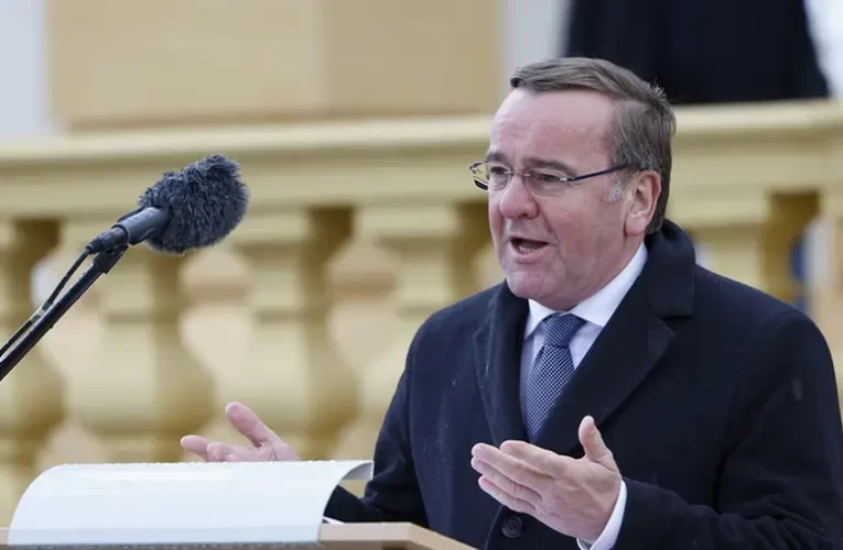 A német védelmi miniszter a „legrosszabb forgatókönyvre” figyelmeztet az amerikai választások kapcsán